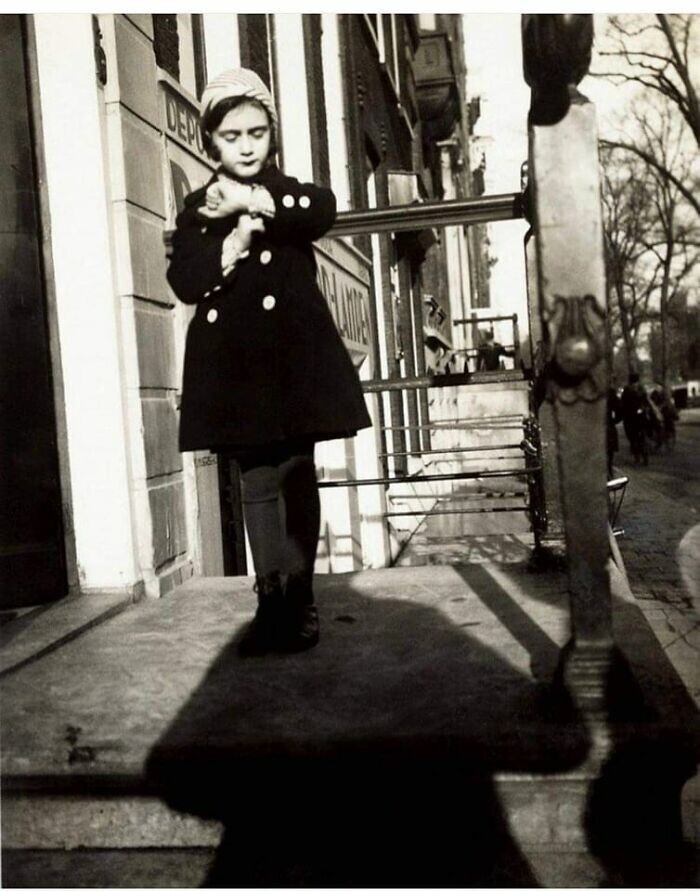 1. 5-летняя Анна Франк на фотографии, сделанной ее отцом Отто