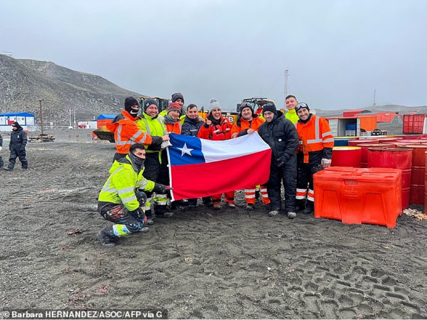 Пловчиха из Чили проплыла 2,5 км в водах Антарктиды