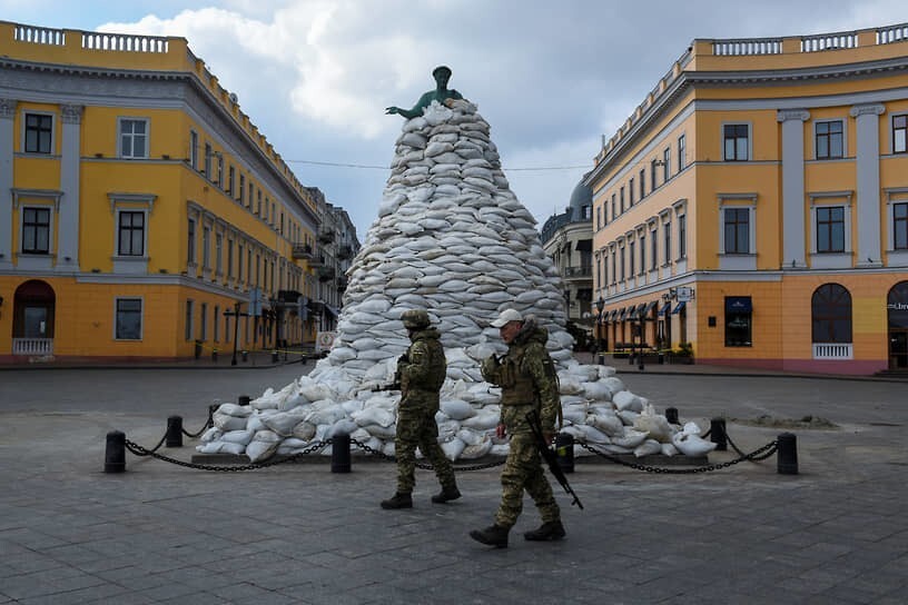 «Вестник психиатрии»: В Одессе героически посчитали мешки с песком, которыми обложили Дюка