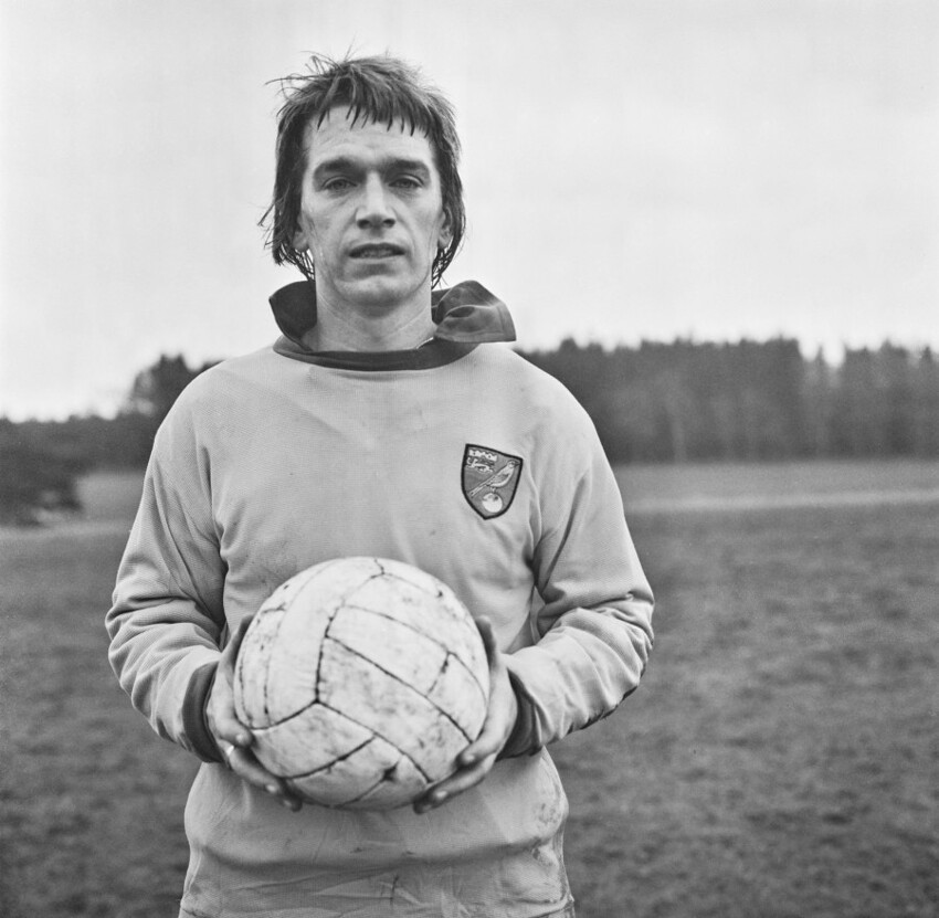 24 февраля 1973 года. Английский футболист Колин Суггетт.