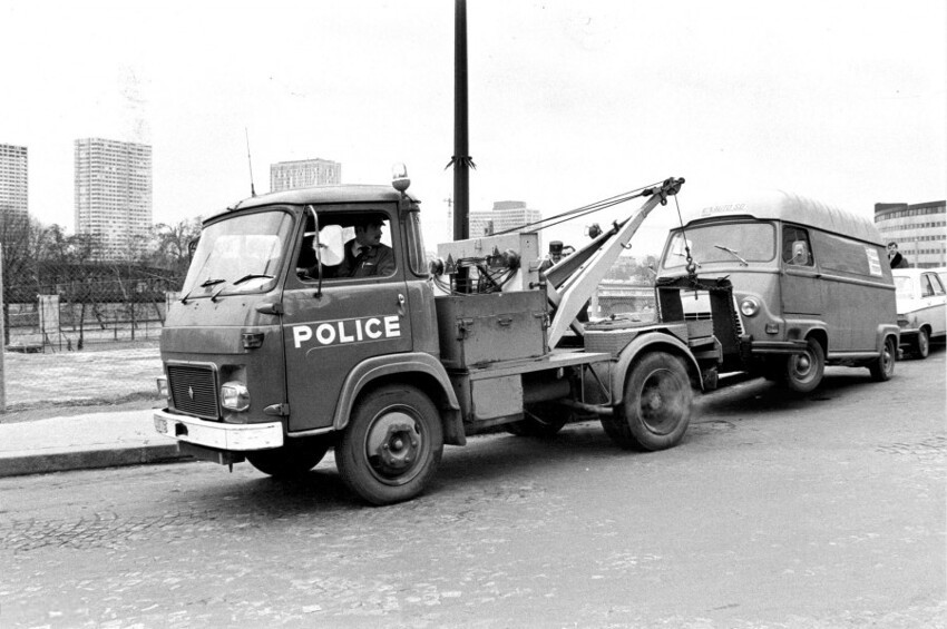 21 февраля 1973 года. Париж. Фургон, использовавшийся для перевозки останков Филиппа Петэна.