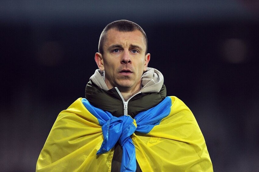 Украинский футболист снял российский флаг с флагштока в Турции и похвалился видео в соцсетях