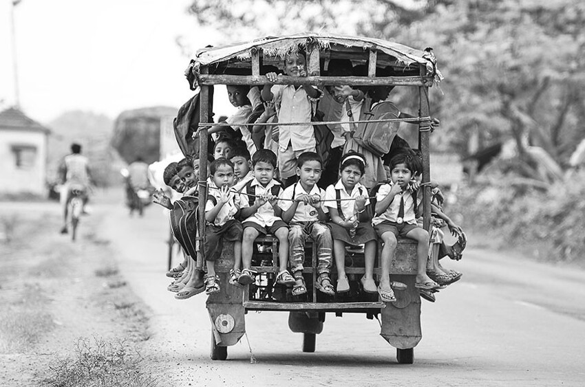 В Индии популярный способ добраться до школы — на туктуке