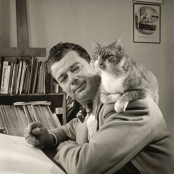 Художник-мультипликатор Джек Монк с котом, 1949