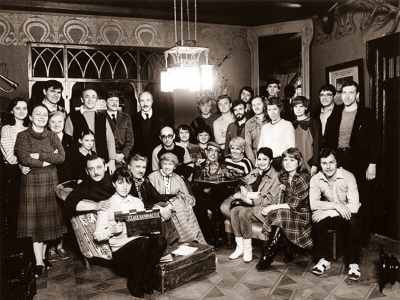 Съемочная группа фильма «Шерлок Холмс: ХХ век начинается» — пятой и заключительной части цикла советских телевизионных художественных фильмов, снятой режиссёром Игорем Масленниковым в 1986 году