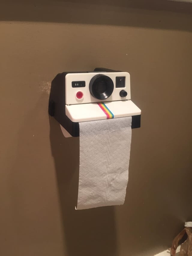 Тревожный дизайн держателя для туалетной бумаги