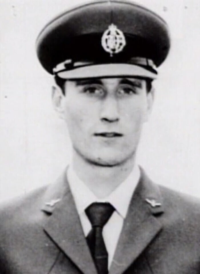 10. В 1978 году пилот Фредерик Валентич во время полёта над Бассовым проливом в Австралии сообщил, что его преследует воздушное судно. По последним словам пилота, это был не самолёт. Потом его самолёт исчез, и его так и не нашли