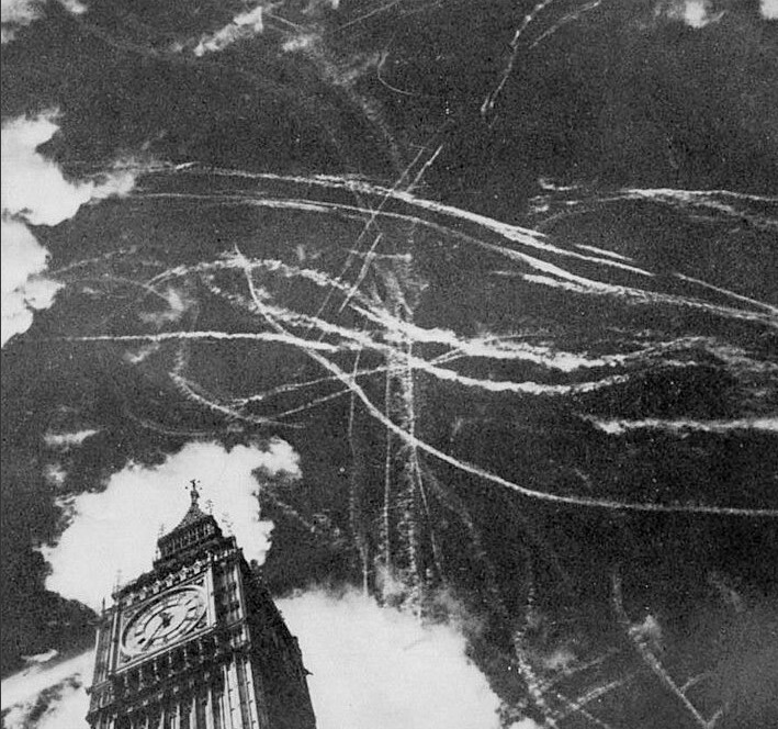 5. Следы борьбы английских и немецких ВВС в небе Лондона, 1940 год