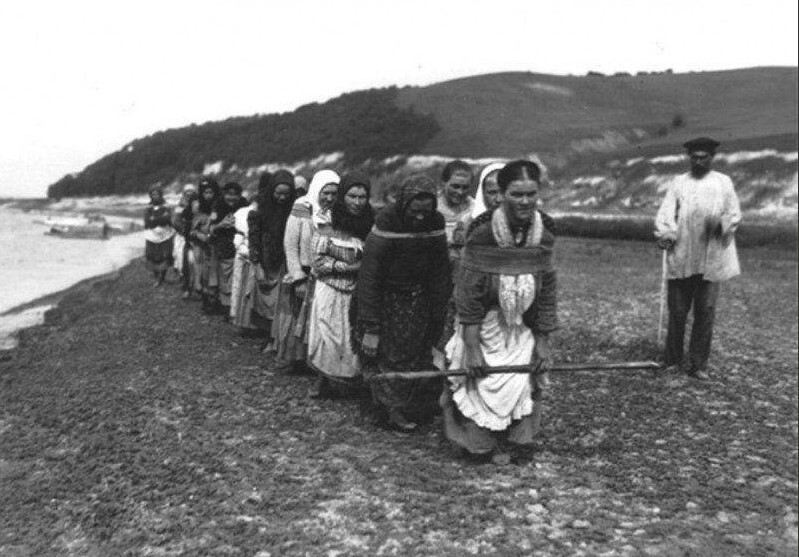 12. Женщины-бурлачки, Нижегородская губерния, Российская империя, 1910-е