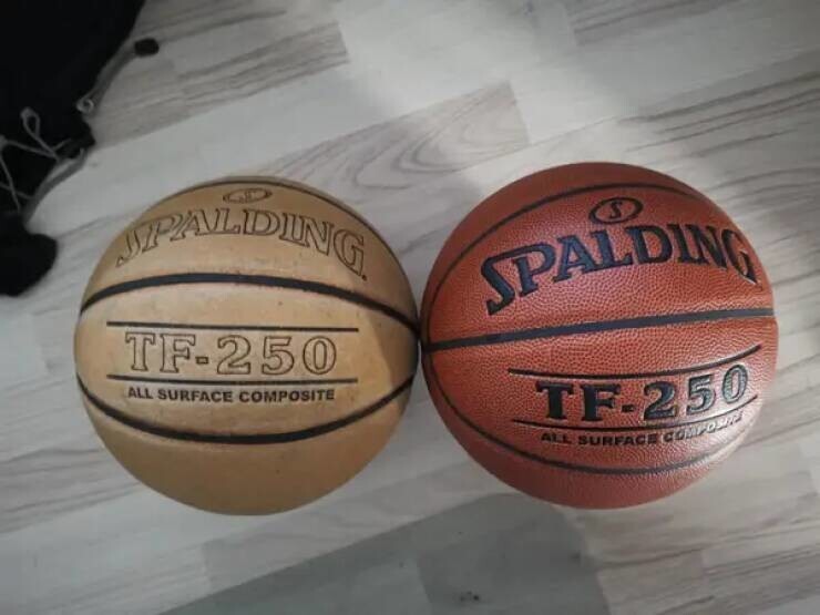 25. 5-летний баскетбольный мяч и такой же, только новый