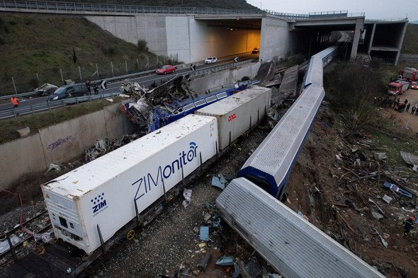 Момент страшного столкновения поездов в Греции попал на видео