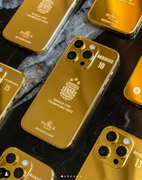 Месси отблагодарил игроков и персонал сборной Аргентины золотыми айфонами