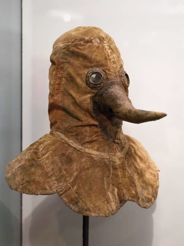 Чумная маска из 1500-х