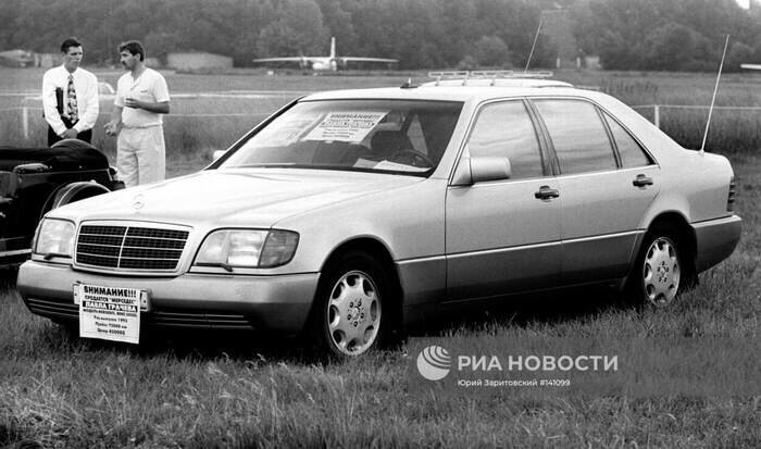 Автомобиль «Мерседес» бывшего министра обороны Павла Грачёва предлагается к продаже за 45 000 долларов. 1998 год.