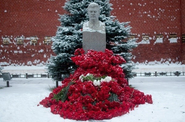 5 марта 1953 года умер Иосиф Виссарионович Сталин. ☭ Революционер, советский политический, государственный, военный и партийный деятель. С 21 января 1924 по 5 марта 1953 - руководитель СССР. Маршал Советского Союза, Генералиссимус Советского Союза. 