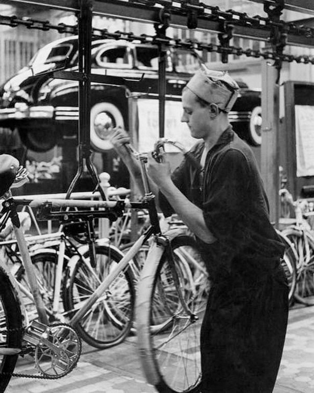 Завод "ЗиС". Цех по производству велосипедов, 1954 год
