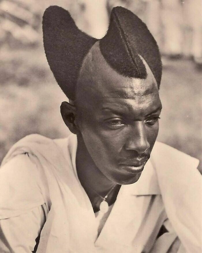 19. 1920-е годы. Амасунзу, традиционная руандийская прическа 