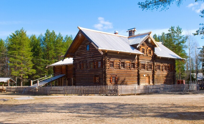 Почему на Русском Севере строили такие огромные дома?