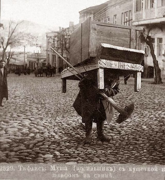 14. Носильщик (муша), Тбилиси, 1880 - 1890 года