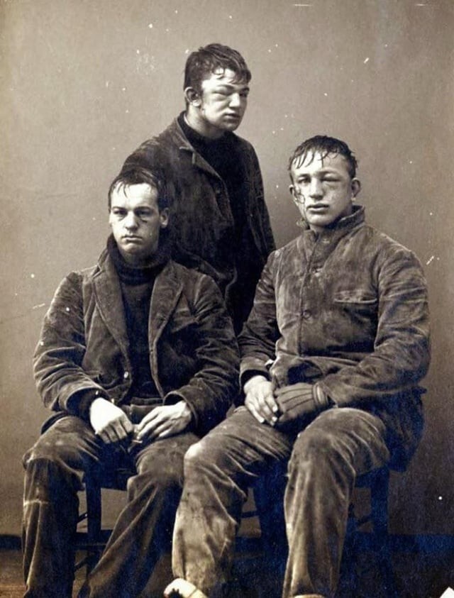 15. Второкурсники Принстона после жестокой игры в снежки, 1893 год