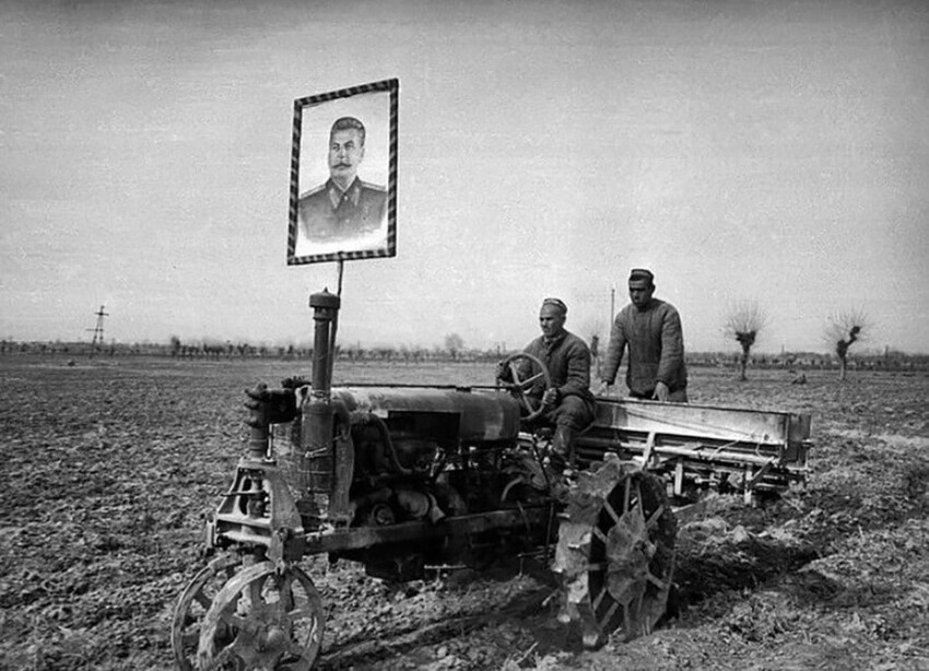Трактор на полях Узбекистана , 1940 год