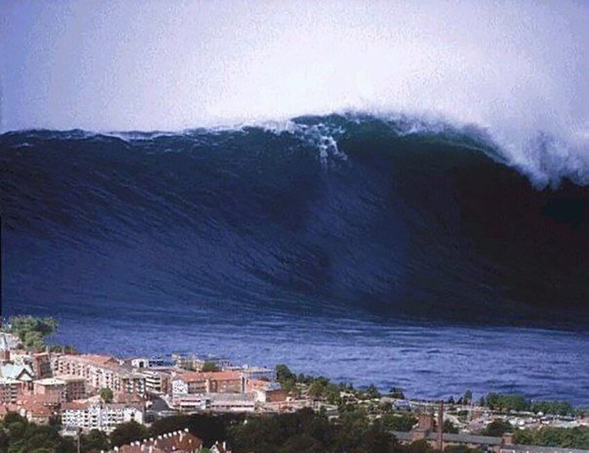 Самая большая волна, зафиксированная людьми, наблюдалась около Японского острова Ишигаки в 1971 году. Волна имела высоту 85 метров
