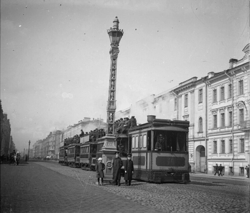 Паровой трамвай на улицах Санкт-Петербурга. Интересный двухъярусный состав