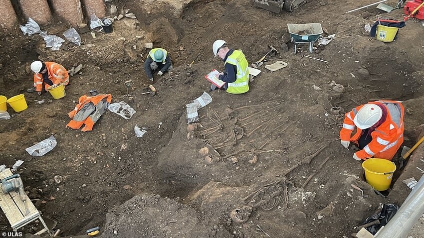 Археологи нашли под Лестерским собором римский храм