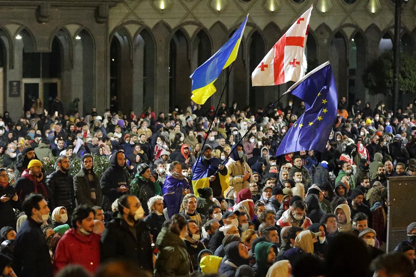 США в бешенстве: Тбилиси делает то, что проморгал на Украине Янукович