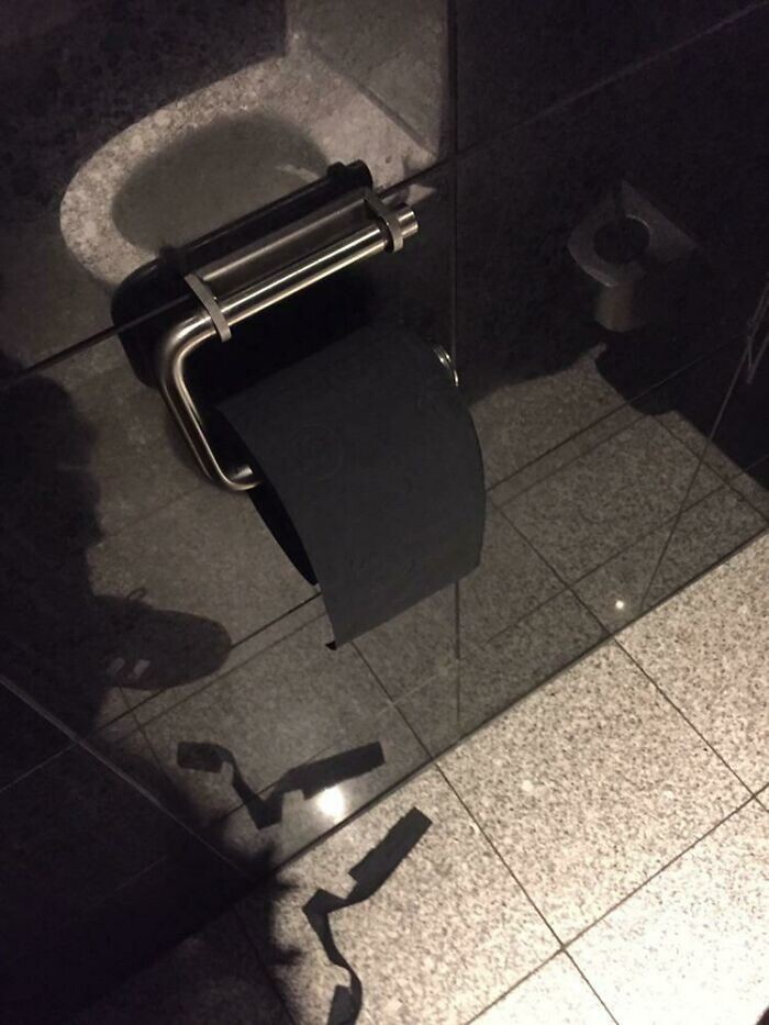 "Впервые увидел чёрную туалетную бумагу в отеле"
