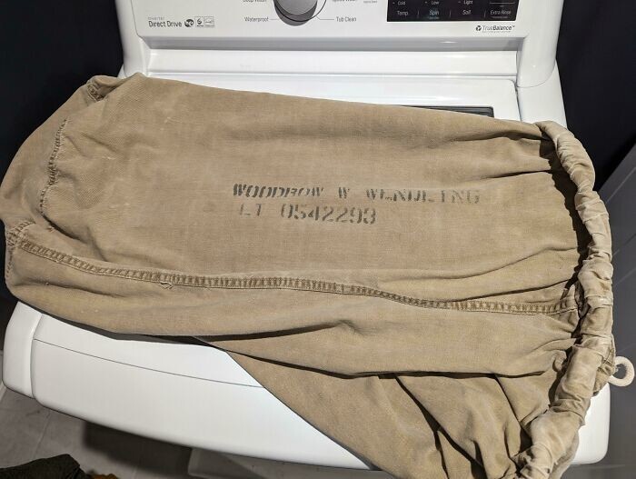 15. "Мешок для белья моего дедушки времен Второй мировой войны. Я пользуюсь им уже 15 лет или около того, и тоже использовал его в армии"