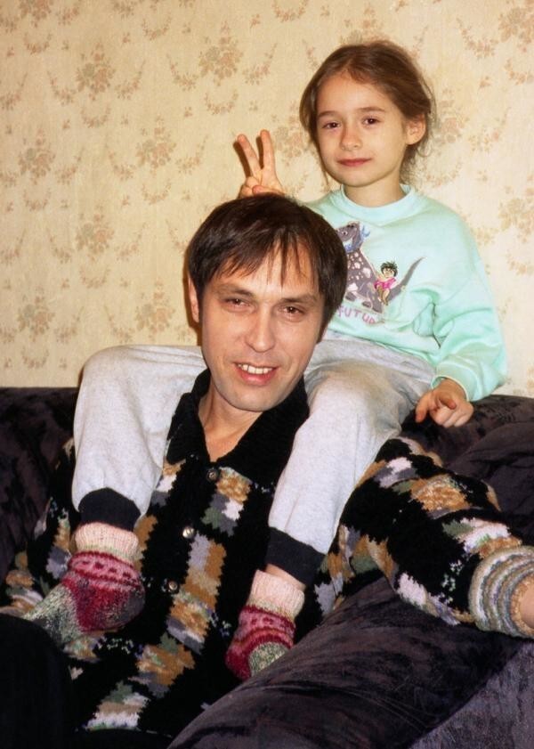Николай Носков с дочерью Катей. Москва, 12 декабря 1996 года.