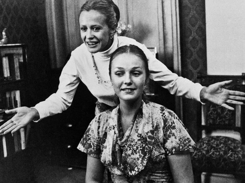 Марина Неелова и Наталья Андрейченко на съемках фильма «Дамы приглашают кавалеров», 1980 год