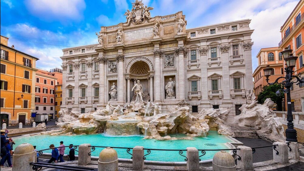 4. Римский фонтан Треви получает 3000 евро каждый день