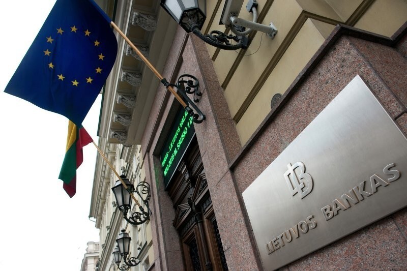 «Деньги с неба не падают»: в Литве ради Украины решили «пощипать» банки