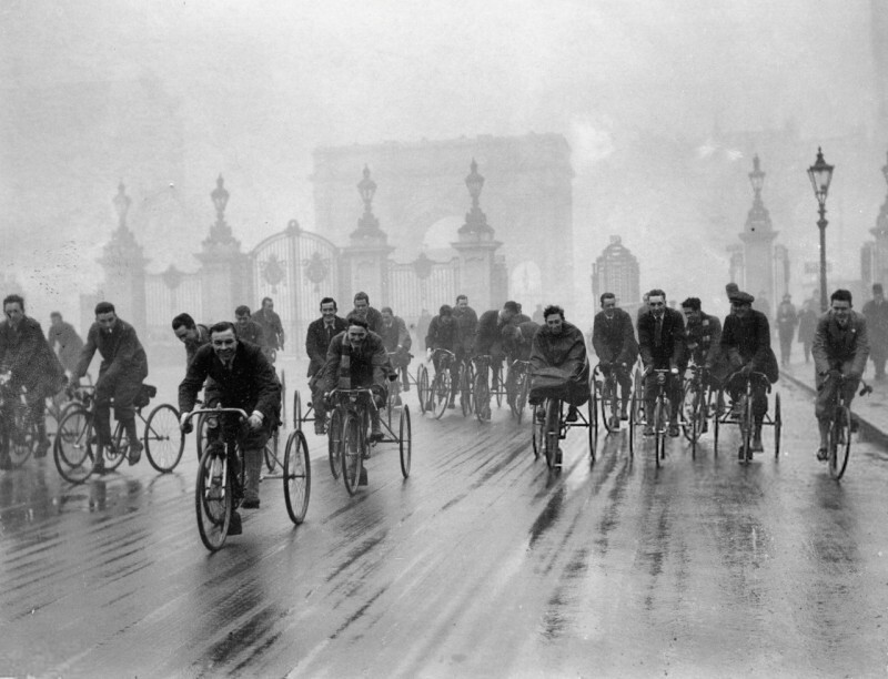 Велопробег на трехколесных велосипедах. Англия, 1930-е.