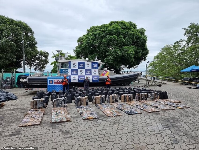 У берегов Колумбии обнаружили подлодку с тоннами кокаина и двумя мертвецами