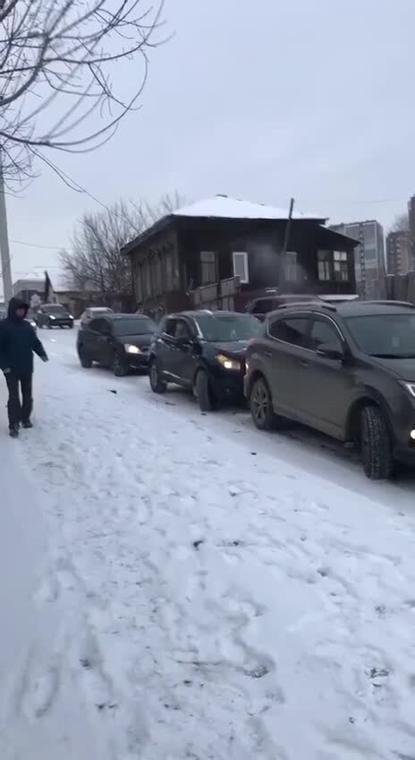 В Иркутске из-за гололеда произошла авария из десяти автомобилей 