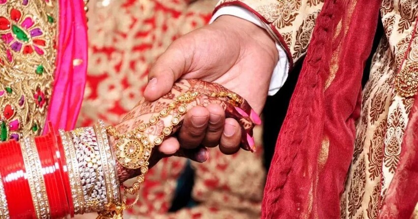 В Индии жених отменил свадьбу из-за того, что невеста плохо сдала экзамены