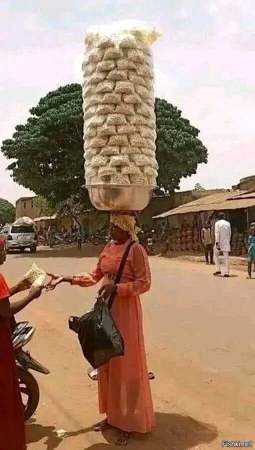 Продавец орехов на пути к рынку