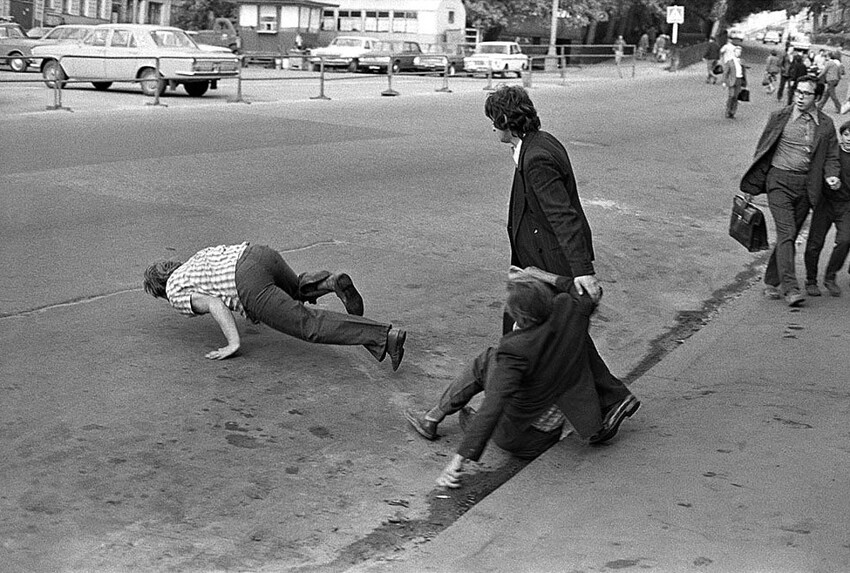 Первые в мире исполнители нижнего брейка Улицы Бронкса Нью Йорк США 1973 год