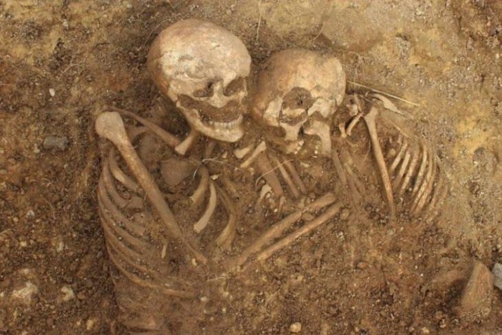 Раскопки ведут тайно: в Йоркшире нашли свинцовый гроб жившей 1600 лет назад знатной дамы