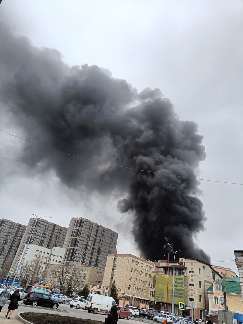 В здании погранслужбы ФСБ Ростова-на-Дону прогремел взрыв и начался пожар