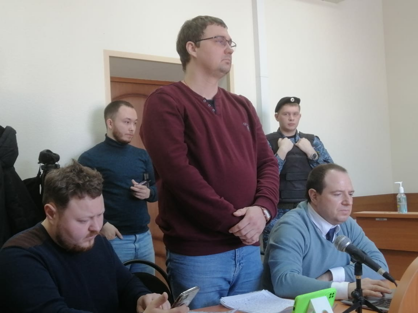 Самарского депутата оштрафовали на 150 тысяч рублей за то, что слушал послание Владимира Путина с лапшой на ушах