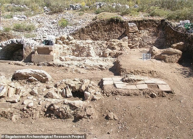 В Турции нашли римскую гробницу, усыпанную «заколдованными» гвоздями против зомби