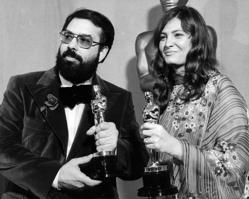 27 марта 1973 года. «Оскар» за лучший адаптированный сценарий «Крестный отец» получает Фрэнсис Форд Коппола и Дороти Пьюзо. Дороти получает статуэтку за своего отца, Марио Пьюзо