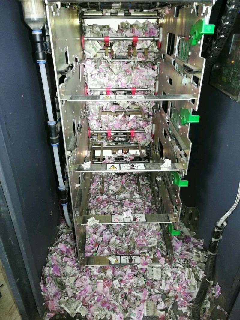 8. Крыса забралась в индийский банкомат и разорвала на части сумму, эквивалентную 17 662 долларам в индийских рупиях