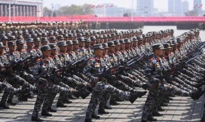 А тем временем... «В КНДР 800 тысяч человек за сутки подали заявление о зачислении в армию для борьбы с США. Об этом пишет газета Rodong Sinmun»