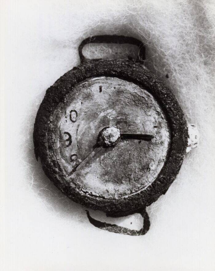 13. В Хиросиме найдены часы, остановившиеся в 08:15 утра. Август 1945 год
