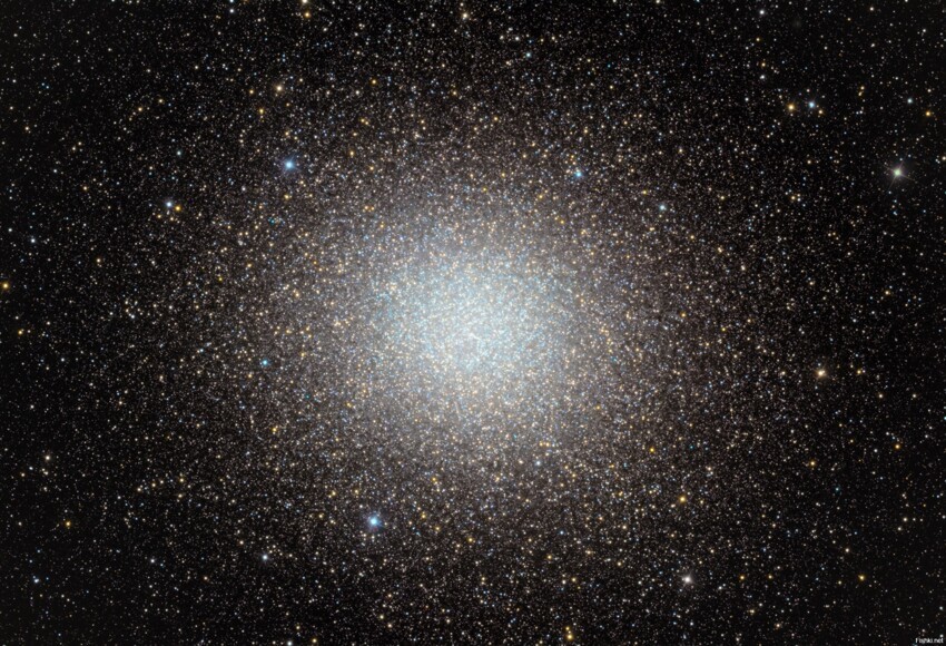 Шаровое звездное скопление ω Центавра, также известное как NGC 5139, удалено ...